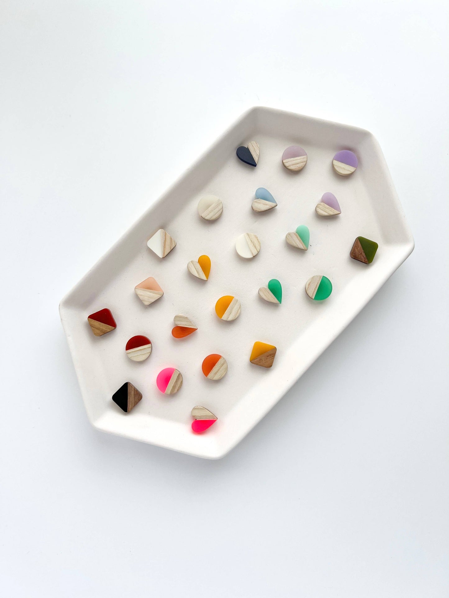 Circle magnetic needle minder, needle magnet