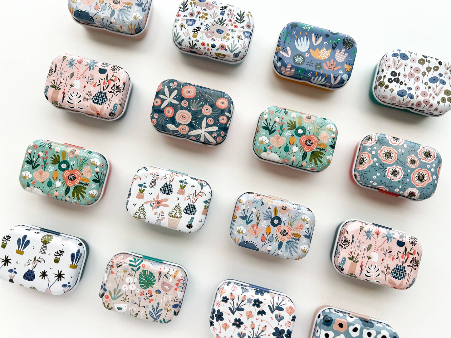 Magnetic needle tin, floral needle case, needle keeper