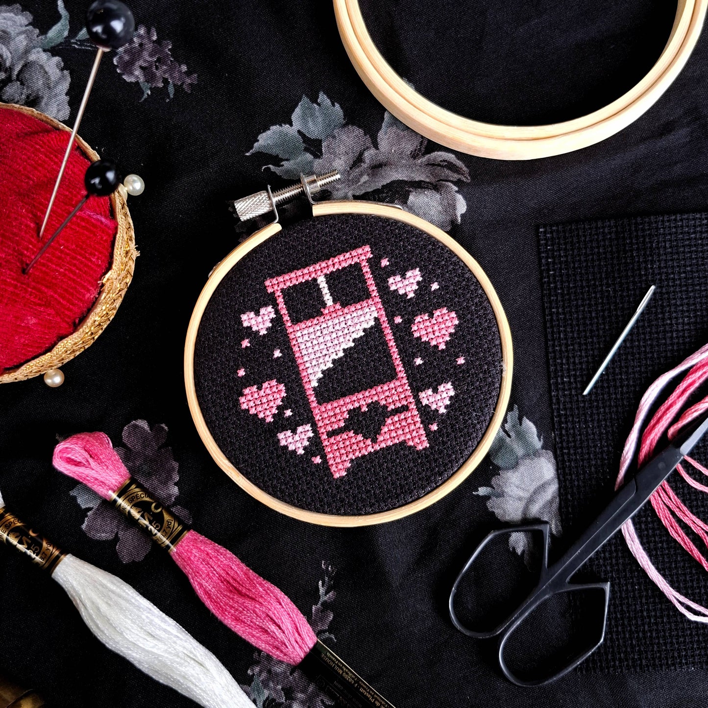 Guillotine, Pink - Cross Stitch Kit