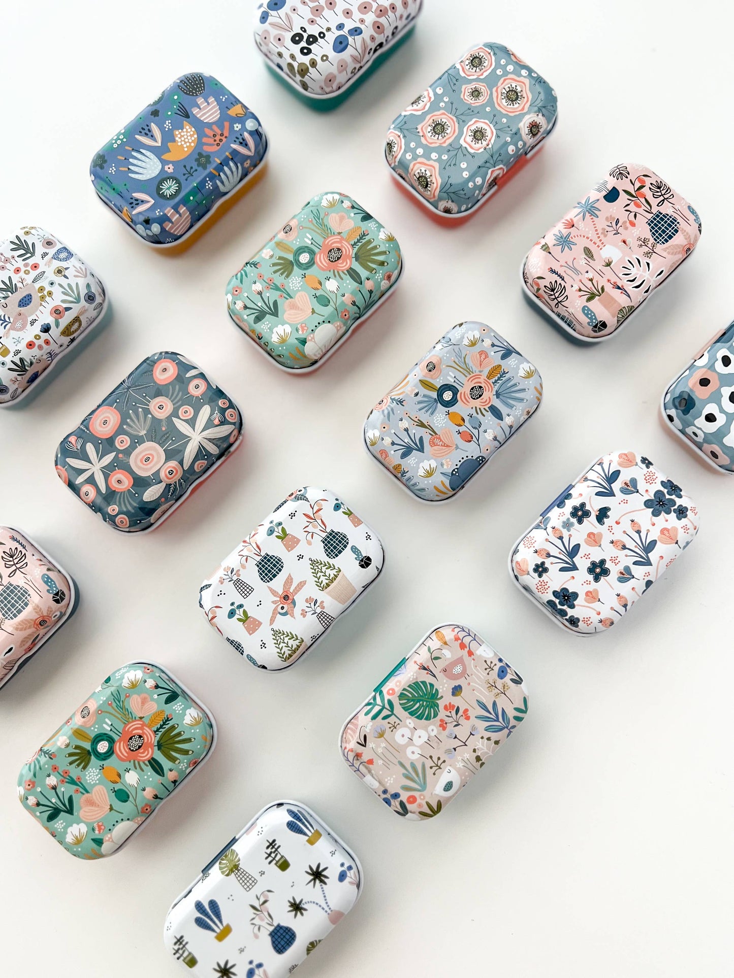 Magnetic needle tin, floral needle case, needle keeper