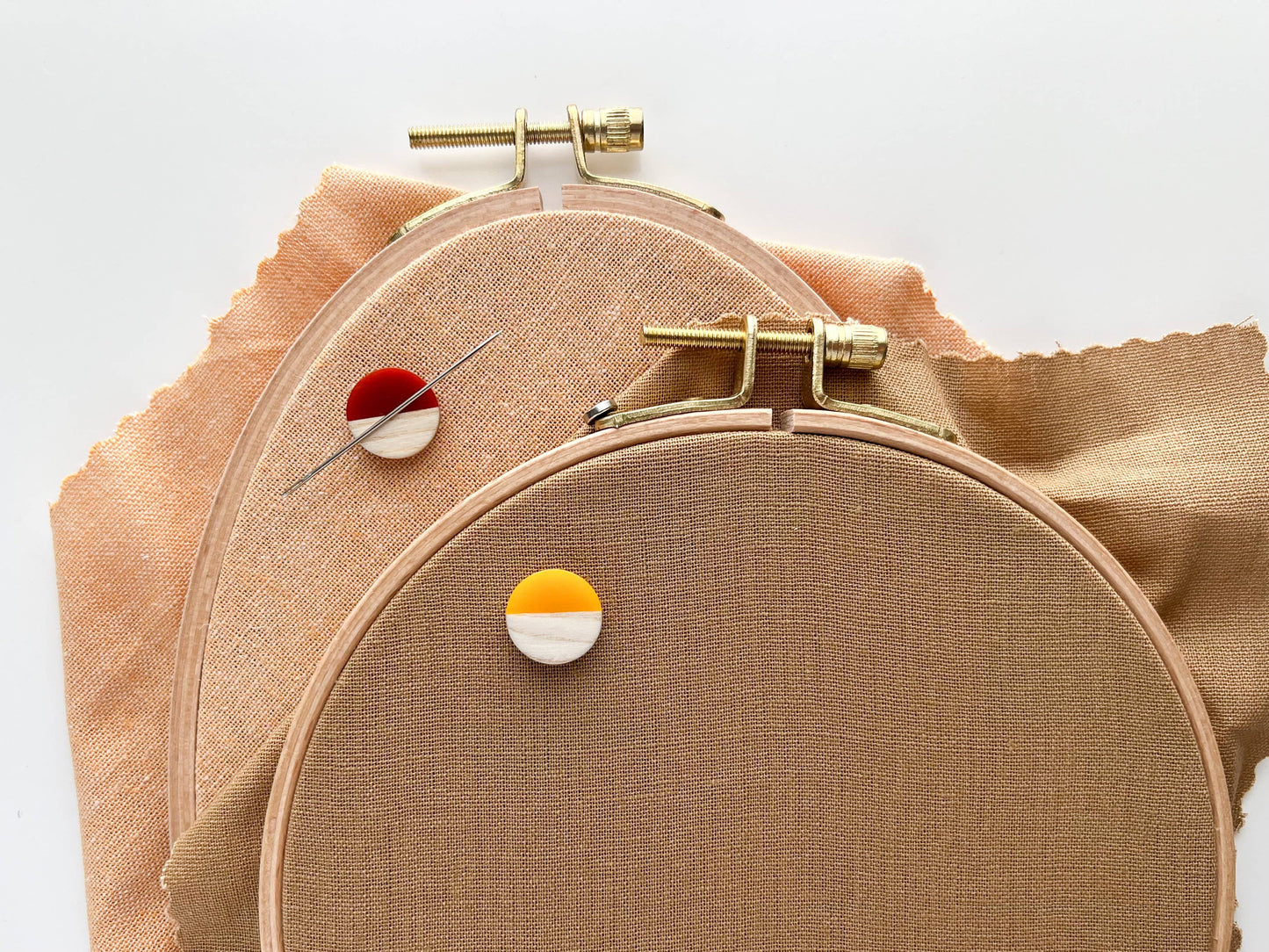 Circle magnetic needle minder, needle magnet