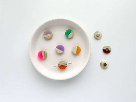 Circle magnetic needle minder, needle magnet